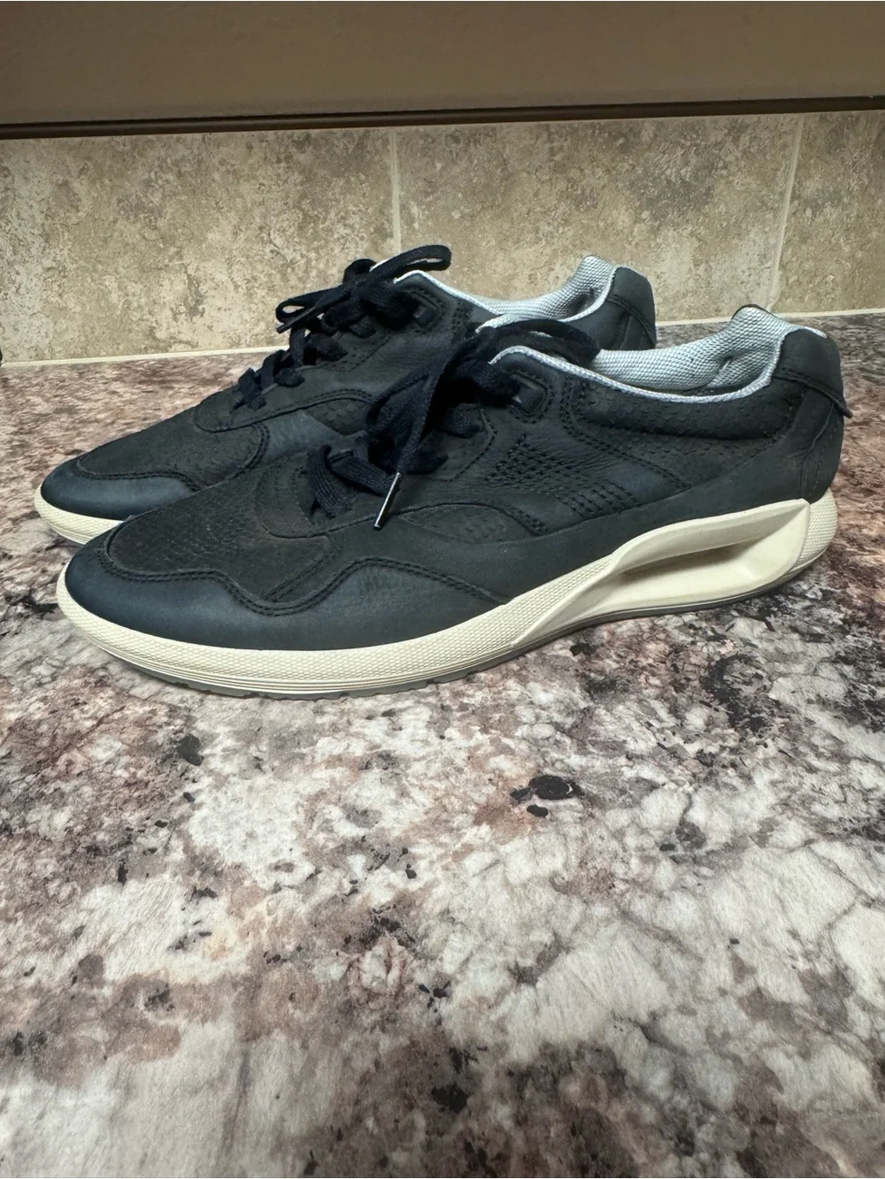 Men's Black Casual Lace-Up Sneakers